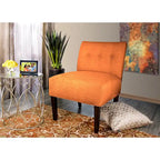 Fauteuil d'appoint capitonné à structure métallique, assise semi-ferme rembourrée, pour salon.