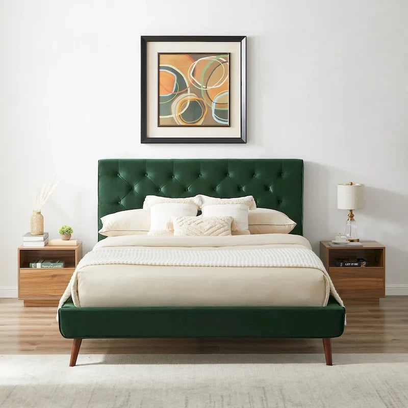 Lit plateforme en velours de style moderne du milieu du siècle, tête de lit capitonnée vert foncé, cadre solide