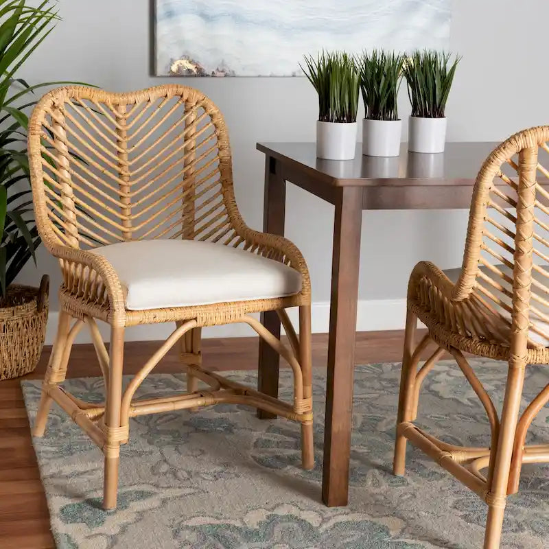 Chaise de salle à manger bohème faite à la main en rotin naturel avec coussin, piètement croisé, entièrement assemblée