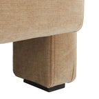 Fauteuil d'appoint moderne en velours, entièrement rembourré, avec dossier incliné, d'inspiration milieu de siècle.