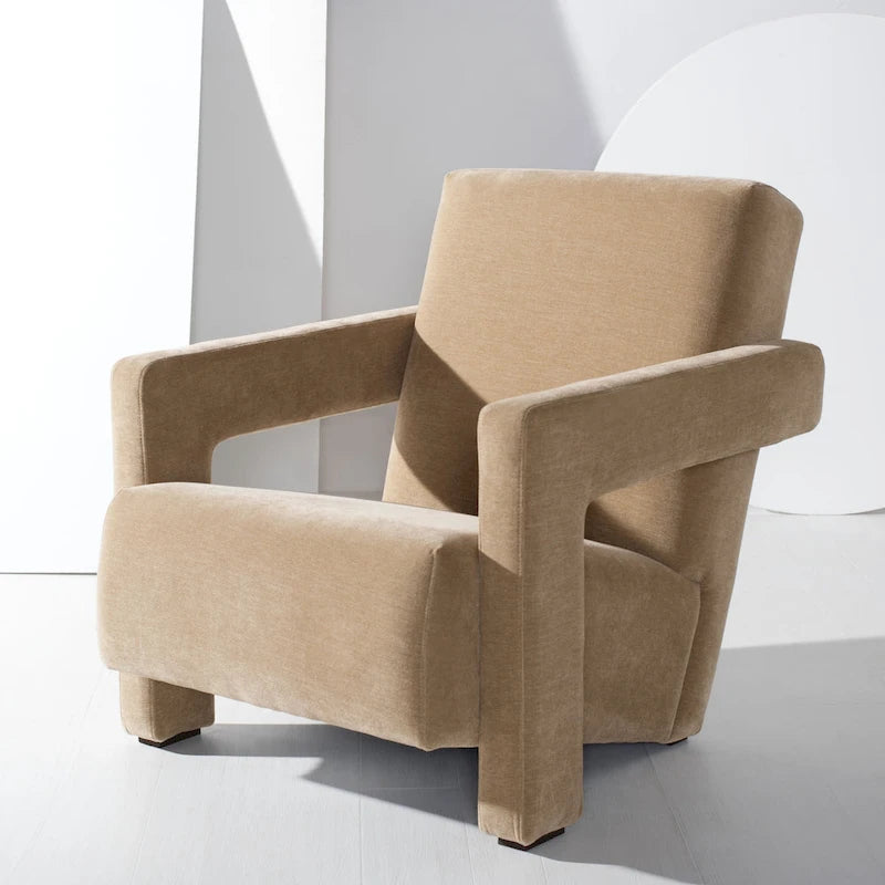 Fauteuil d'appoint moderne en velours, entièrement rembourré, avec dossier incliné, d'inspiration milieu de siècle.