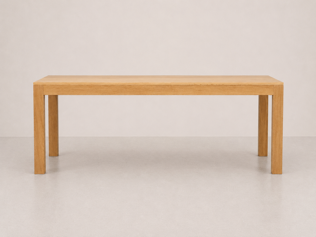 Table de salle à manger en chêne massif avec pieds classiques