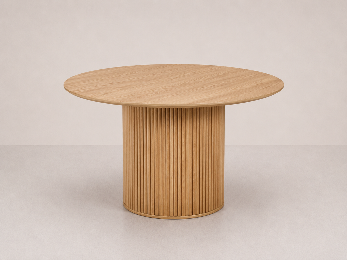 Table à manger ronde en chêne cannelé