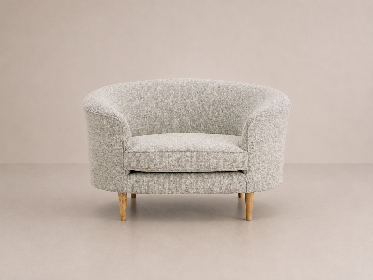 Chaise en tissu courbé
