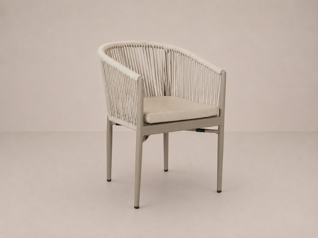 Chaise de salle à manger d'extérieur avec corde et coussin en mousse