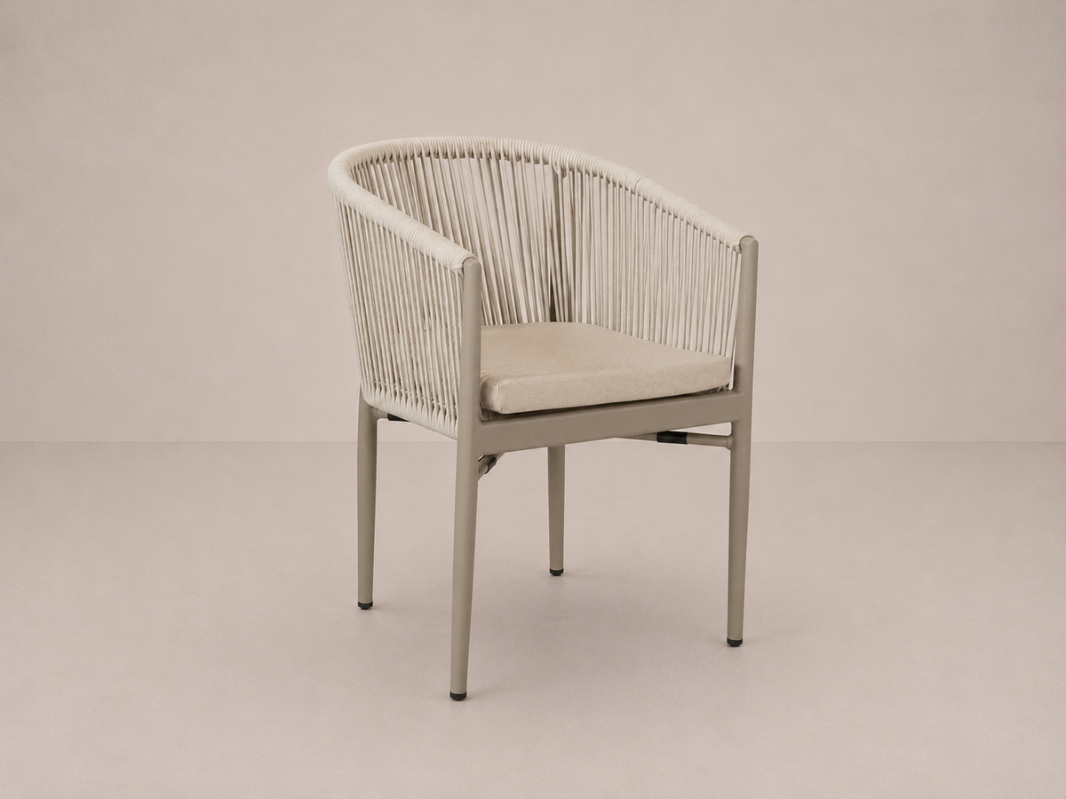 Chaise de salle à manger d'extérieur avec corde et coussin en mousse