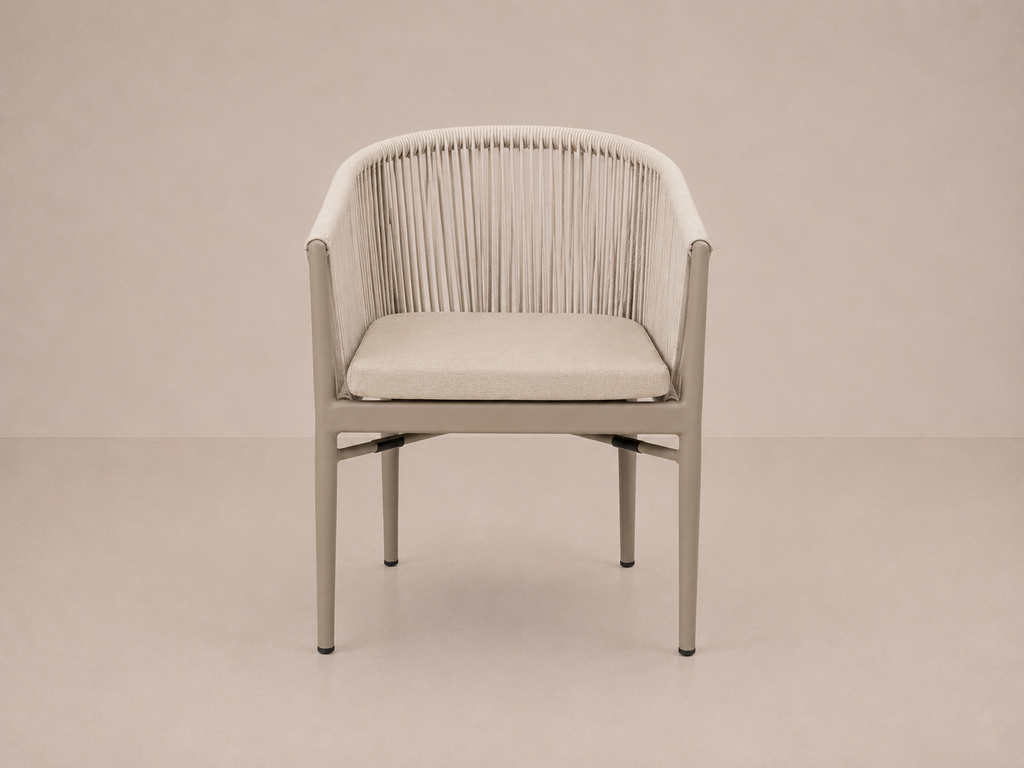 Chaise de salle à manger d'extérieur avec corde et coussin en mousse