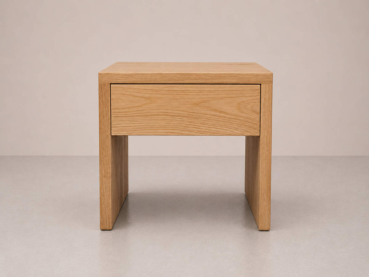 Table d'appoint en chêne avec tiroir