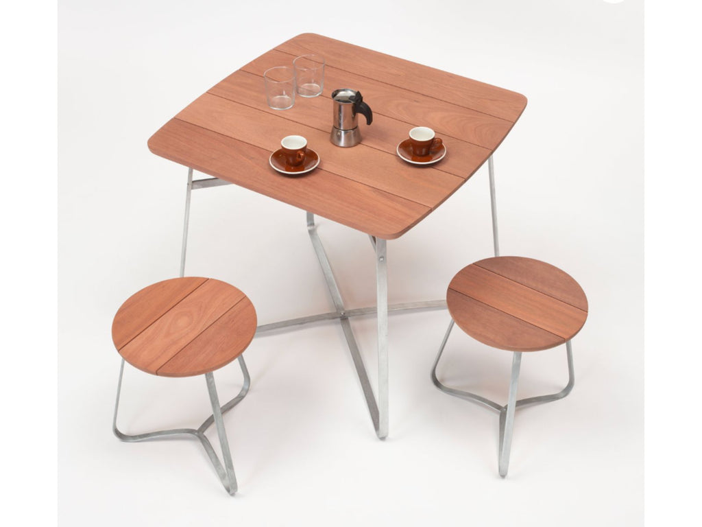 Table carrée en bois et acier